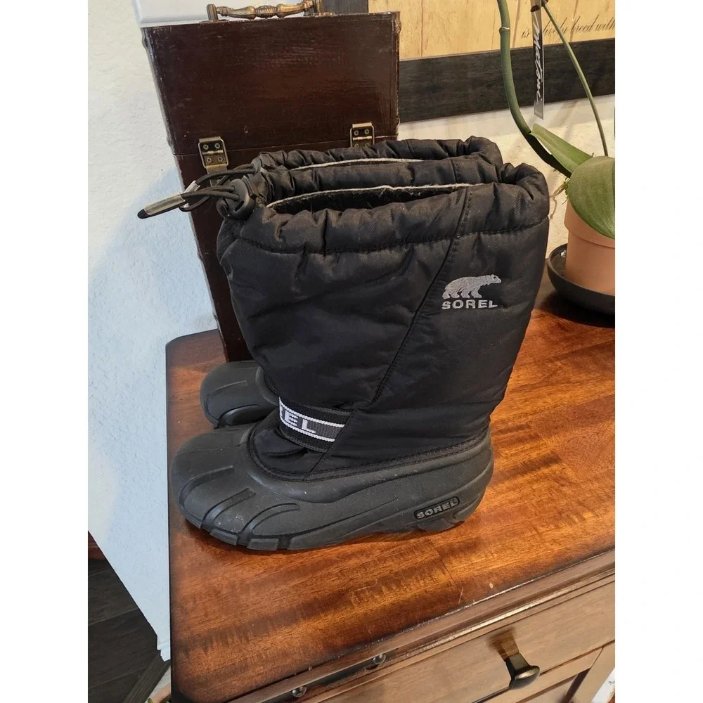 Sorel Winter Boots Size 6 Kids Waterproof Black Snowboarding Ski Hiking Outdoors